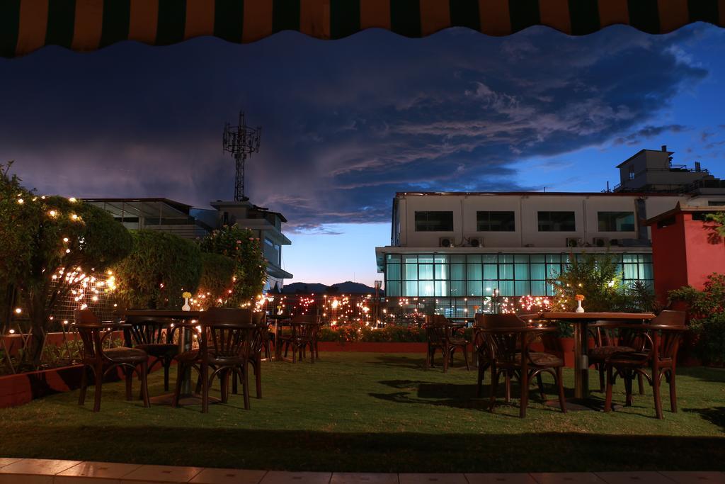 Hotel Mountain Kathmandu Exterior foto